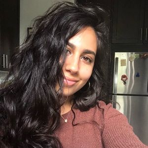 Meet your Posher, Lara